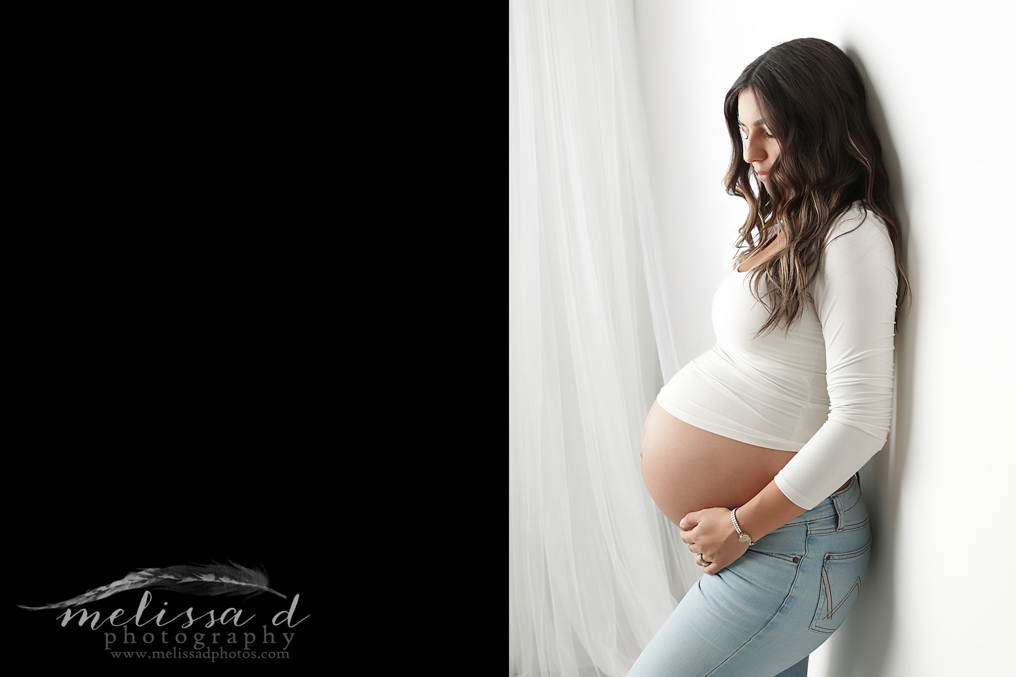DFW Maternity Photographer t-shirt and jeans pose