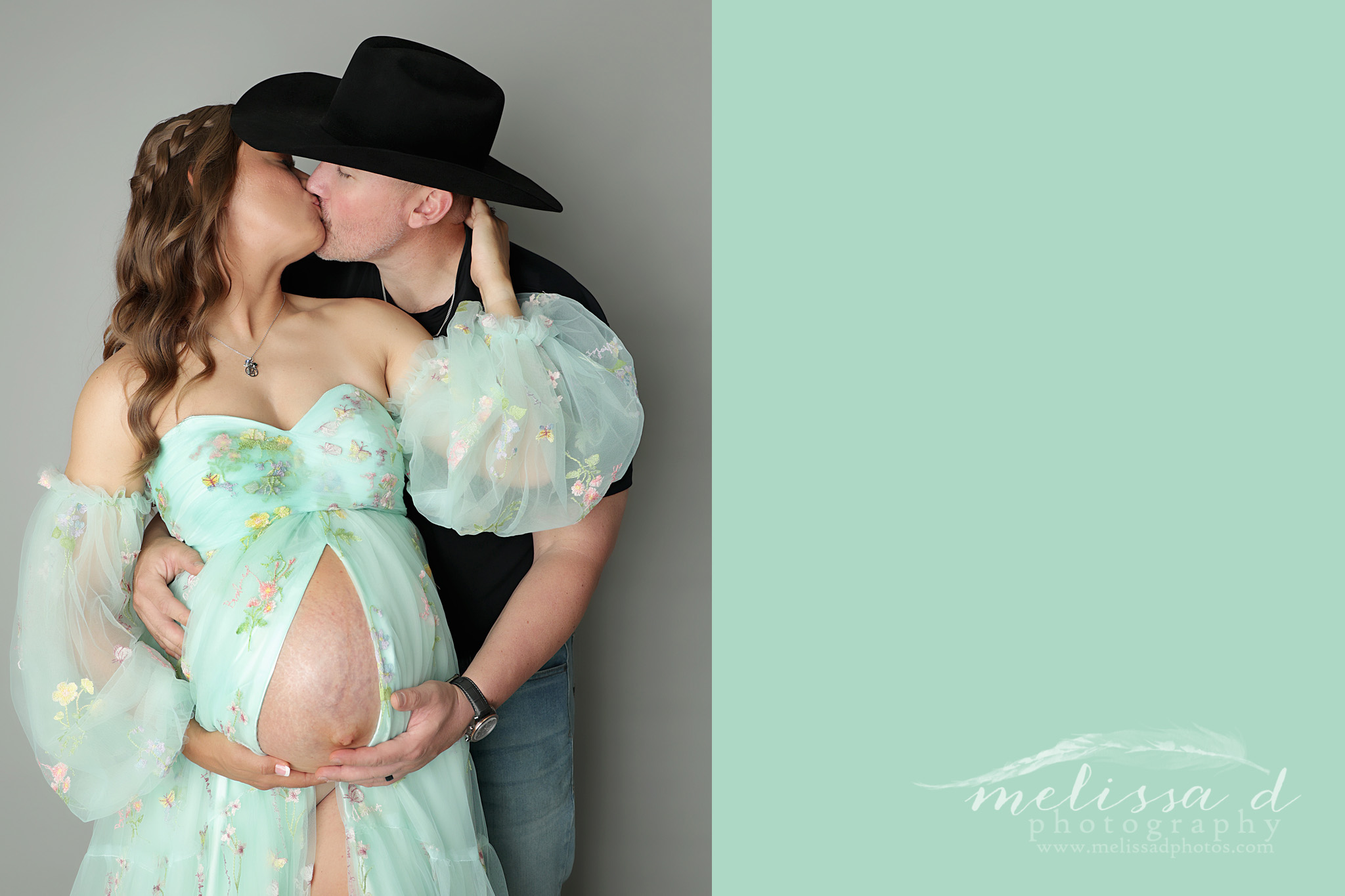 DFW Maternity Photographer couple pose cowboy hat