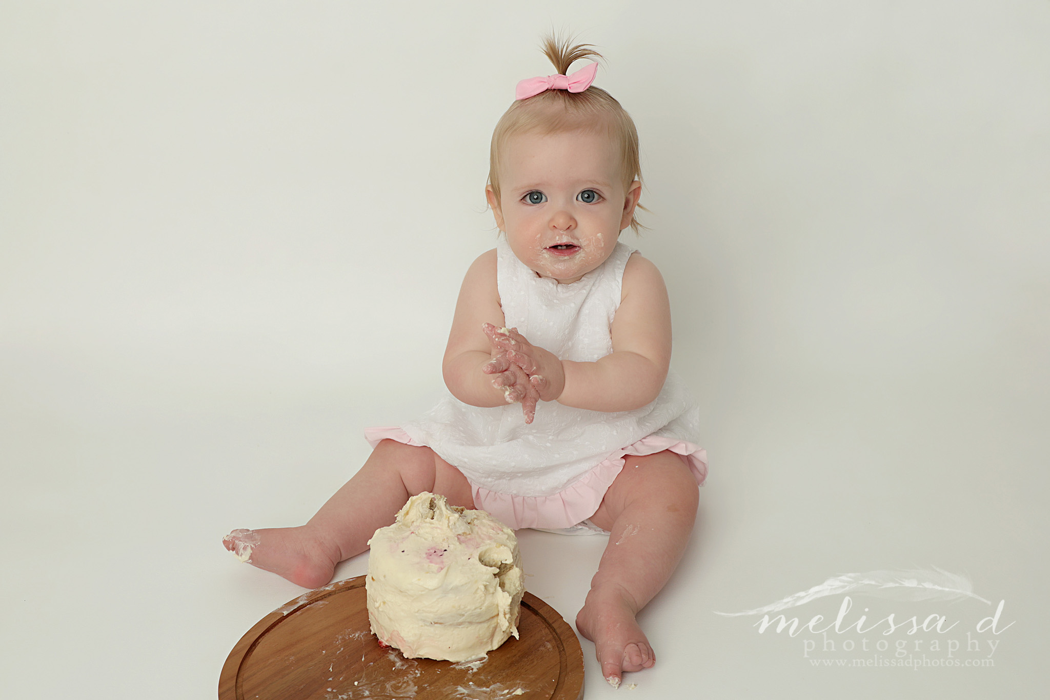 Dallas Cake Smash Photographer clapping hands