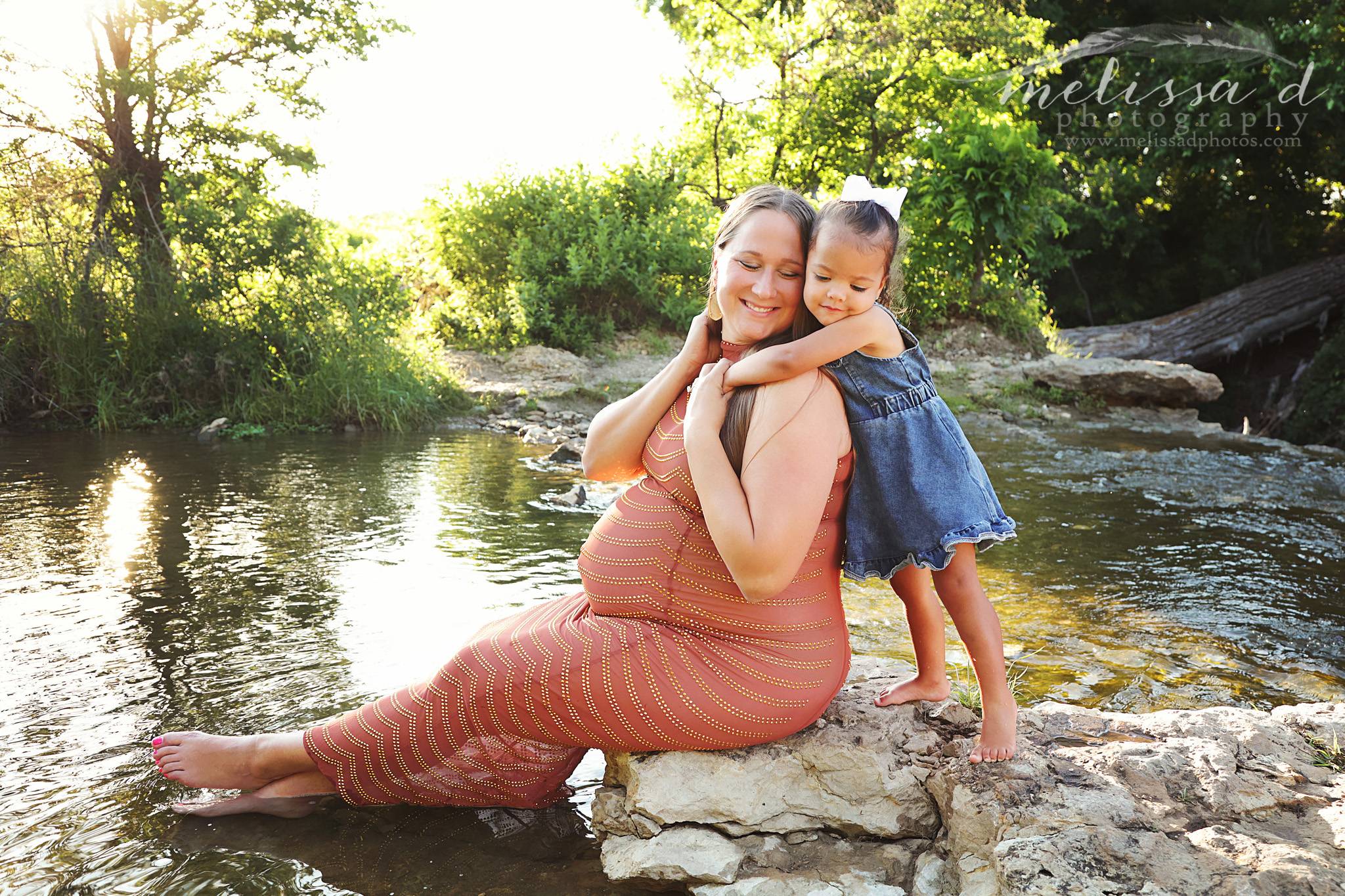 Keller Maternity Pictures mom & daughter pose