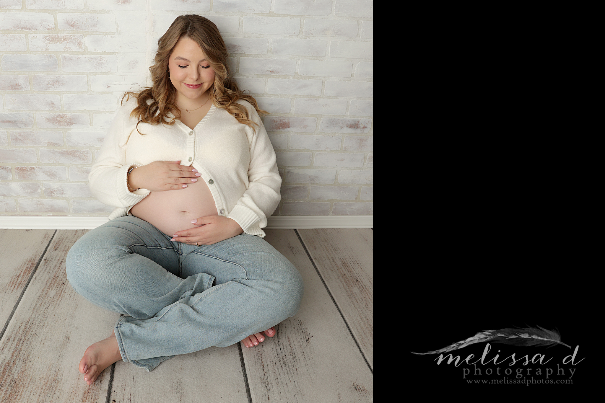 Keller Maternity Pictures sitting pose